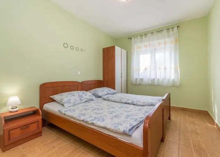 Kuca Za Odmor Sa Grijanim Bazenom Ivancica Sukošan