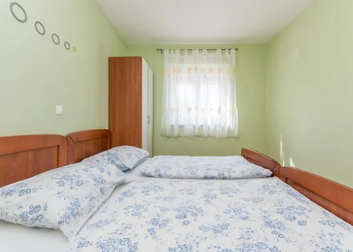 Kuca Za Odmor Sa Grijanim Bazenom Ivancica * Sukošan