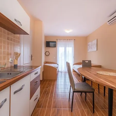 Kuca Za Odmor Sa Grijanim Bazenom Ivancica * Sukošan