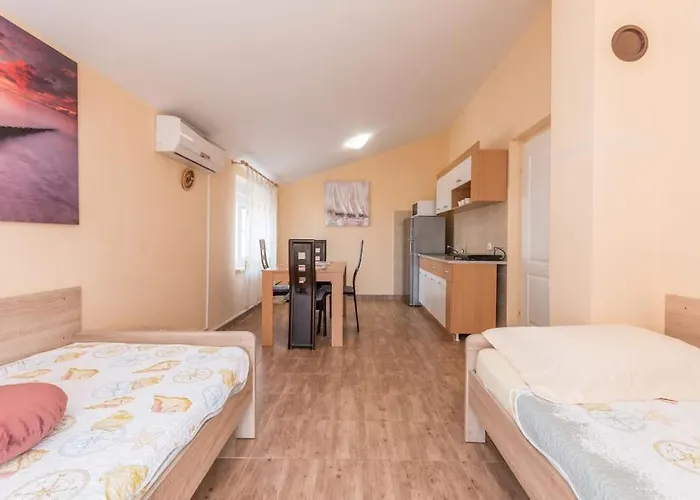 Kuca Za Odmor Sa Grijanim Bazenom Ivancica Villa